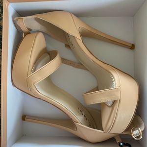 New!!! Simmi London Nude Platform Heels